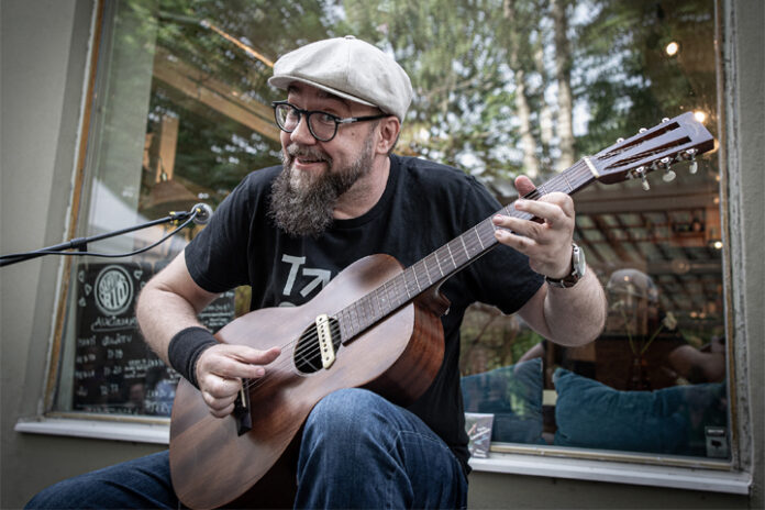 andres-roots-blues-keikka-tampere Andres Roots blueskeikka Tampereella. Kuva: Matti Suuronen.