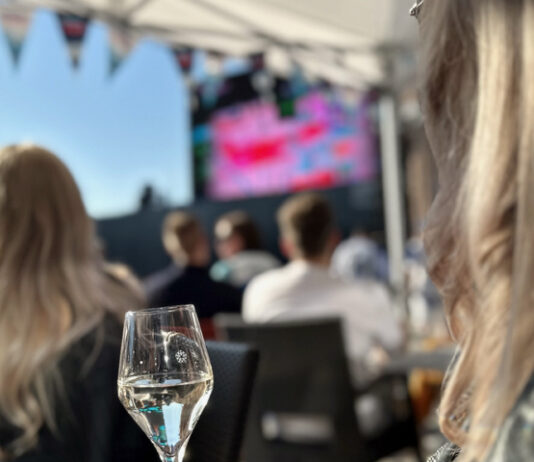 Jääkiekon MM-kisat 2026: Tampereen kiekkobaarit ja kisakatsomot Jääkiekon MM-kisat 2025 ja Tampereen keikkobaarit sekä kisakatsomot.