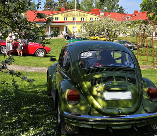 Mama's Classics -autoilutapahtuma Lempäälässä.