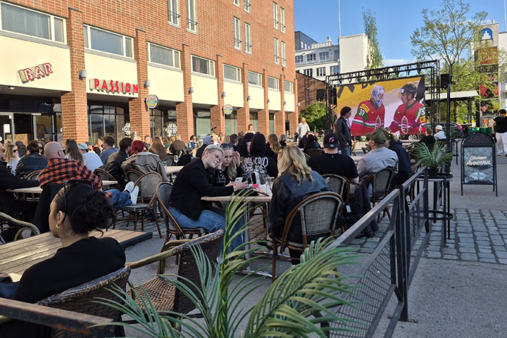 Jääkiekon MM-kisakatsomo Tampereella. Kuvassa Bar Passion.