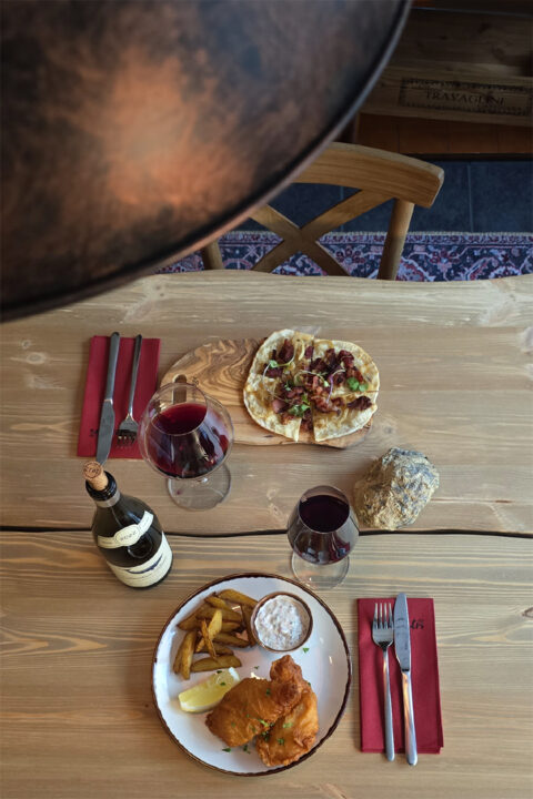 Winebistro 1919 tarjoilee viinilasin kanssa helpostilähestyttäviä pikkuannoksia.