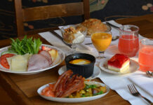 Café Kartanon viikonloppubrunssit ovat elämys vintage-tunnelmassa