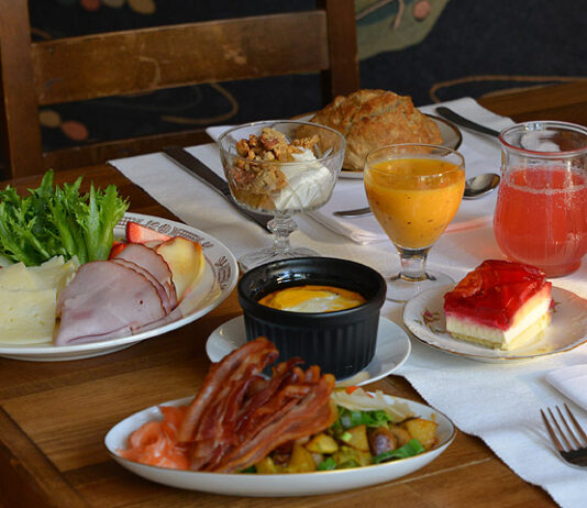 Café Kartanon viikonloppubrunssit ovat elämys vintage-tunnelmassa