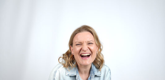 Astor stand up -klubi: Helena Pöllänen stand up -keikalla Tampereella