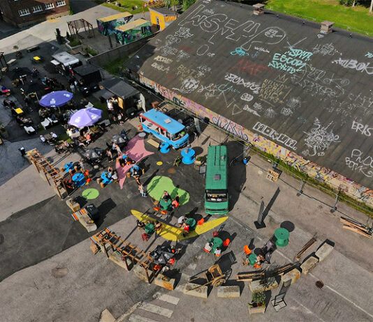 Tehtaan Terassi on Hiedanrannan trendikäs ja monipuolinen katuruoka-alue Hiedanrannan katuruoka-alue-Tampereella on nimeltään Tehtaan terassi.