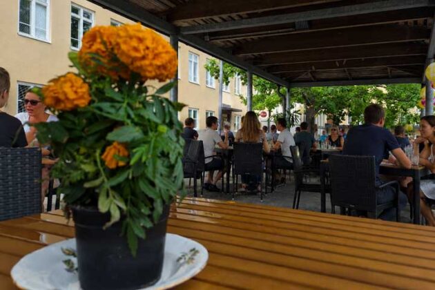 NekaLabin terassi Nekalassa Tampereella on yksi kes&auml;n uutuus.