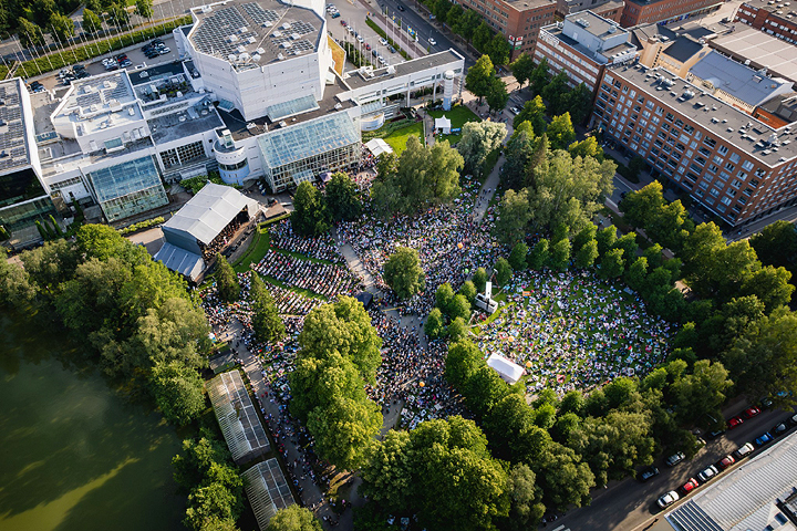 Tampereen Filhamonian puistokonsertti sorsapuistossa