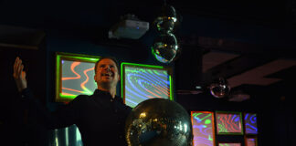 Desibeli-yökerho on uusi aikuinen vaihtoehtoklubi Tampereella tanssin ja yöruoan nälkäisille Desibelin dj-illat Tampere