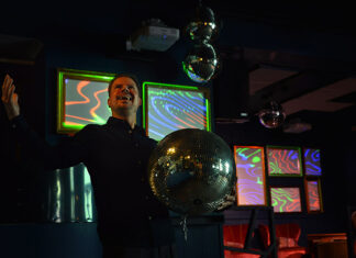 Desibeli-yökerho on uusi aikuinen vaihtoehtoklubi Tampereella tanssin ja yöruoan nälkäisille Desibelin dj-illat Tampere