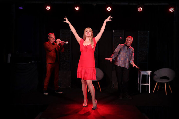 Tampereen Komediateatteri ohjelmistossa eripariterapiaa Tampereen Komediateatteri ohjelmistossa eripariterapiaa