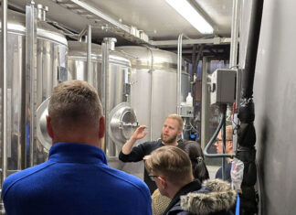 Plevnan panimo avasi panimokierrokset ryhmille – Koskipanimo esittäytyy seurueellesi Panimokierros Tampere Panimoravintola Plevna. Koskipanimon pojat.