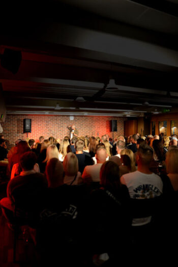Stand up Astor Tampere