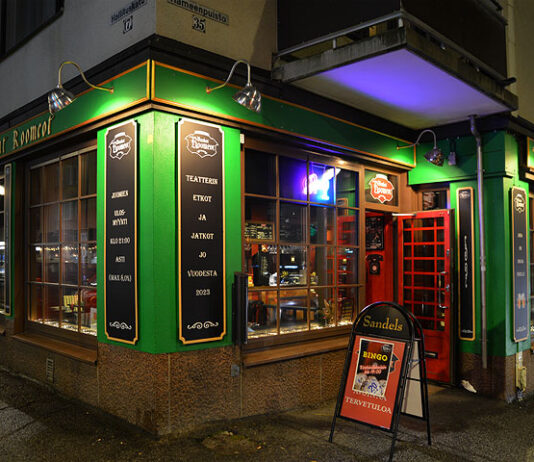 Wanhat Roomeot Pub lähellä TTT Tampereen Työväen Teatteria.
