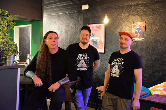 Paten-sohvalla-Secret-Sauceity-Pizza Paten sohvalla Secret-Sauceity Pizza