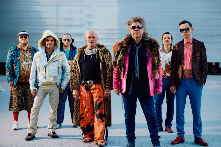 Vuonna 1994 Helsingissä perustettu Eternal Erection on yksi suomalaisen funkin uranuurtajista, ja tunnetaan erityisesti energisistä live-esiintymisistään.
