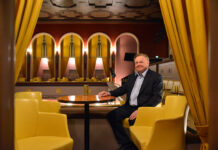 Ismo Niemisen sydän kuplii viinille – Komediateatterin Palatsin tavoitteena Suomen laadukkaimmat teatteritarjoilut