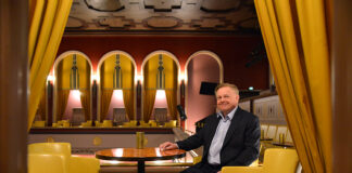 Ismo Niemisen sydän kuplii viinille – Komediateatterin Palatsin tavoitteena Suomen laadukkaimmat teatteritarjoilut