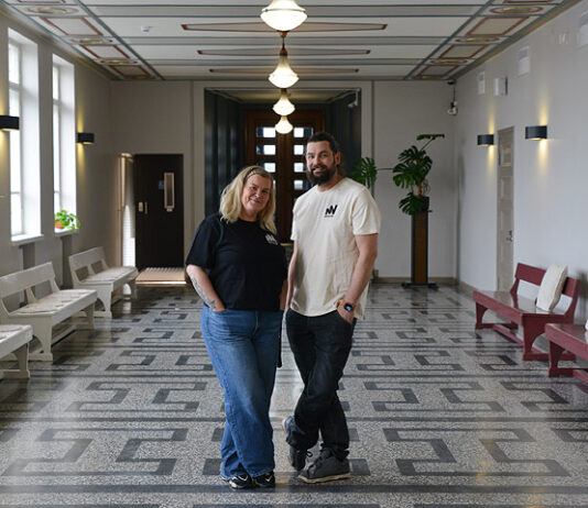 Uusi ravintola Nekalab on kulttuuripitoinen kohtaamispaikka – entinen kouluruokala muuttui lähiöravintolaksi