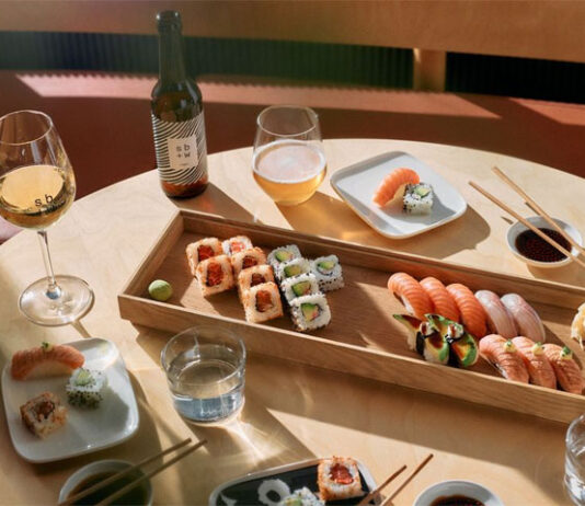 Sushibar+Wine avautuu Tampereelle – pöytiintarjoiltuja annoksia ja viinibaaritunnelmaa Sushibar & Wine on uusi ravintola Tampereen keskustassa Hallituskadulla.