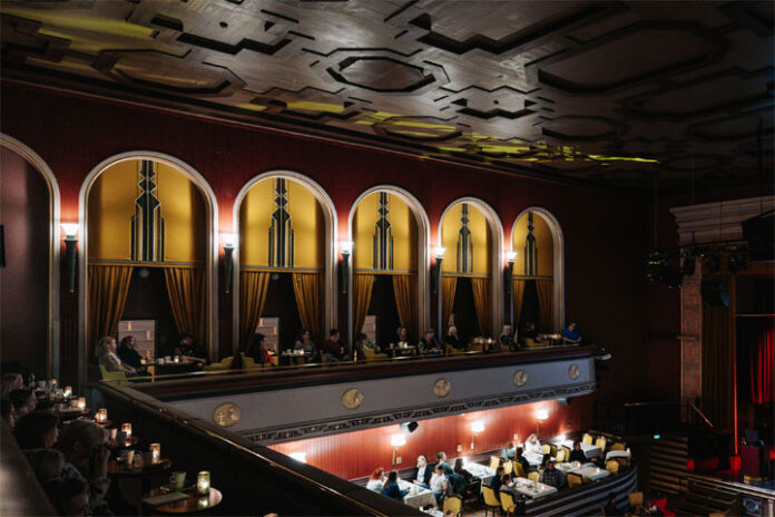 vappubrunssi-tampereella-kinopalatsi-tuulensuu-komediateatterin-palatsi