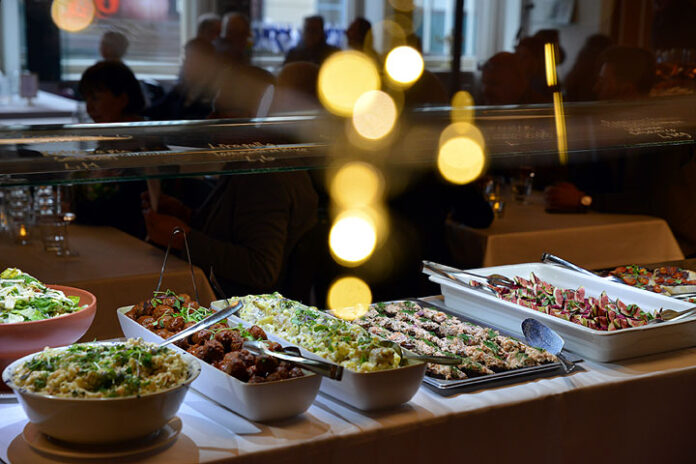 Ravintola-Suoman-buffet-lou Ravintola Suoman juhlabuffet keväällä 2026. Kuva: Toni Honko, Kohokohdat.fi