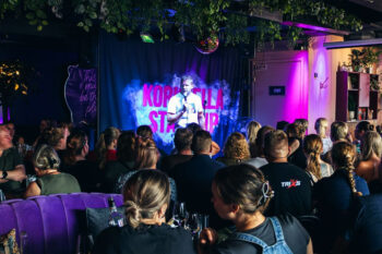 Padolla stand up -klubi: Jaakko Antila, Amir Amokrane, Jack Murda Emmi Juhala, Markus Försti, Yllätystaikuri sekä Kimmo Aro ja Tommi Tuominen