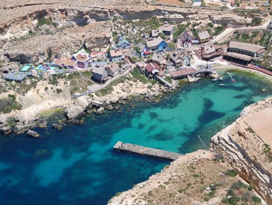 Popeye-kylä Maltalla lapsille ja lapsenmielisille