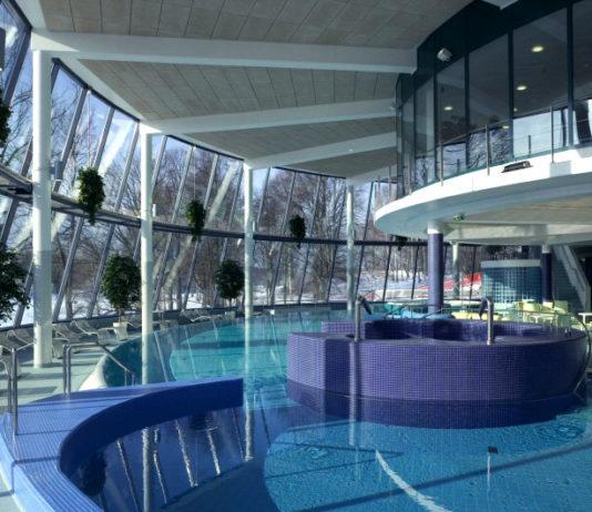 Aulangon kylpylähotelli vehreissä järvimaisemissa luonnon keskellä