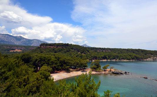 Phaselis on vaikuttava historiallinen nähtävyys ja kaunis uimaranta