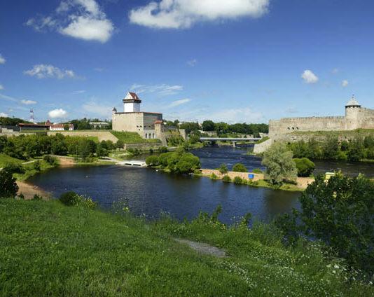 Viron linnat: Hermannin linnoituksella Narvassa itä ja länsi kohtaavat