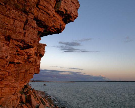 Ontikan rantakalliot ja Baltianmaiden suurin vesiputous Viron itärannikolla