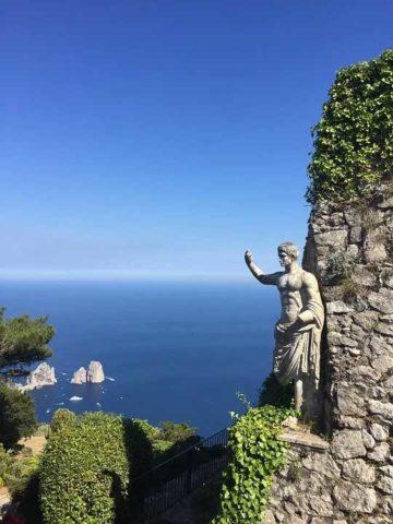 Caprin Sari Italiassa Amalfin rannikolla