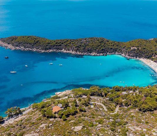 Elban rannat: Fetovaian vaaleahiekkainen vesiparatiisi Fetovaian ranta Elban saarella Italian Toscanassa