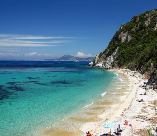 Seccionen pikkukiviranta Italiassa Elban saareella