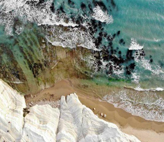 Scala dei Turchi – Sisilian kuuluisaa hiekkarantaa piirittää häikäisevän vaaleat rantakalliot