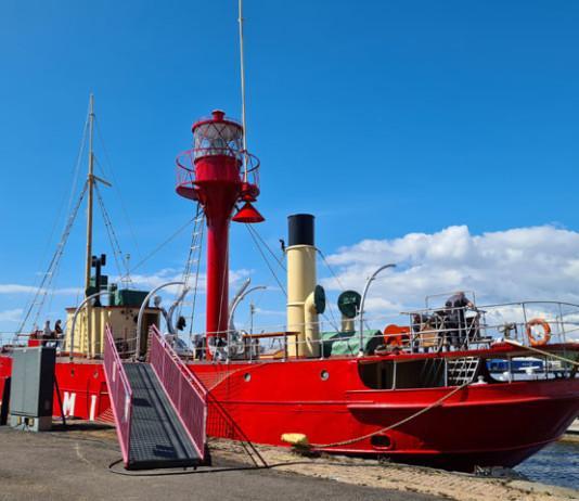 Suomen merimuseo – Majakkalaiva Kemi ja jäänmurtaja Tarmo ihastuttavat Kotkassa Majakkalaiva Kemi
