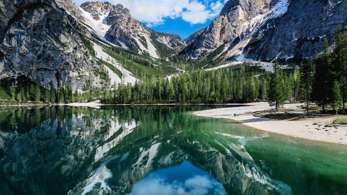 Italian kaunein alppijärvi - Lago di Braies