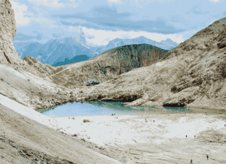 Antermoia – Alppijärvi Italian Dolomiiteilla Antermoia järvi