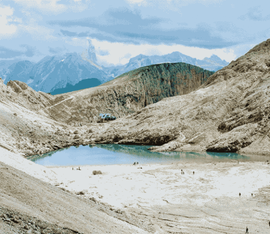 Antermoia – Alppijärvi Italian Dolomiiteilla Antermoia järvi