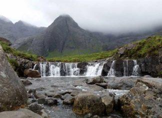 Fairy Pools – Patikointi keijujen uimapaikalle vesiputoukselle kannattaa Skotlanti. Fairy Pools – Keijujen uimapaikka