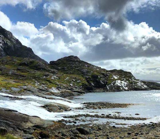 Loch Corusk ryöppyää Atlanttiin Skotlannin Isle of Skyella Loch corusk -järvi virtaa Skotlannin Sky-saarella Atlanttiin.