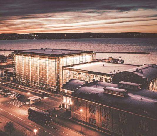 Sibeliustalo – suomalaisen metsän ja teollisen historian arkkitehtuurin innoittama tapahtumatalo Sibeliustalo Lahdessa. Kuva KOKO Lahti