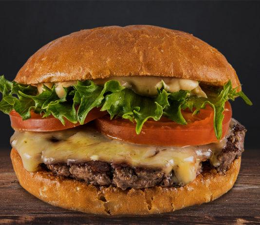 Suositut smash-burgerit ovat tulleet jäädäkseen – Friends & Brgrs