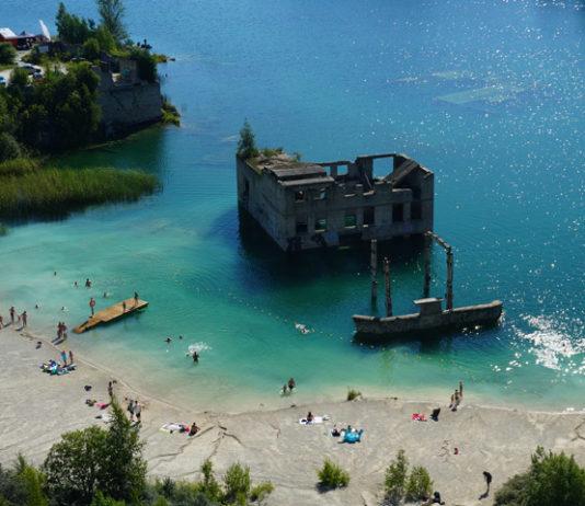 Rummun eksoottinen uimaranta Virossa syntyi marmorilouhokseen Rummun uimaranta Virossa