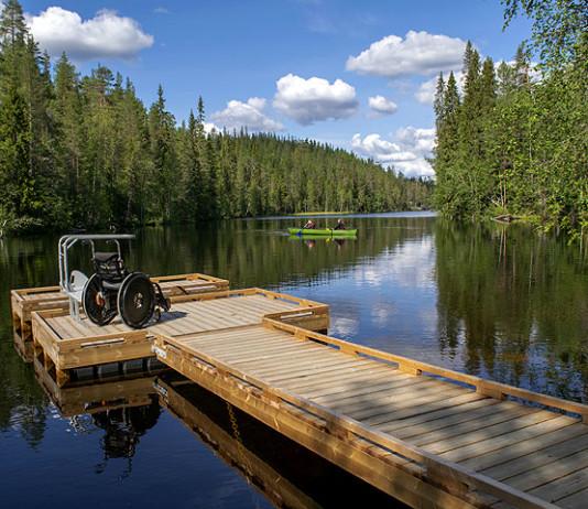 Hossan retkeilijöitä hellitään entistä ehommilla reiteillä ja taukopaikoilla – mukana uusia esteettömiä palveluita Hossan kansallispuisto - esteetön melonta