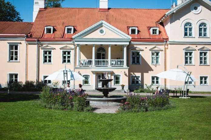 Tallinnasta vain reilun tunnin automatkan päässä itään sijaitseva Vihula Country Club & Spa -kartanohotelli sopii niille, joille vihreät arvot merkitsevät paljon.