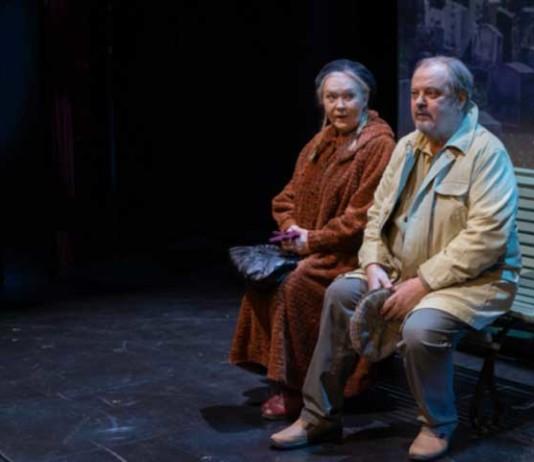 Minna Lindgrenin koskettava Kaukorakkaus Hämeenlinnan Teatterissa Kaukorakkaus nähdään ensimmäistä kertaa näyttämöllä Hämeenlinnan Teatterissa