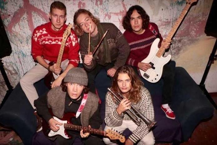 Ylävire on viiden nuoren miehen rockbändi