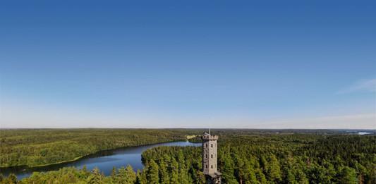 Aulangon näkötorni Hämeenlinnassa on kaupungin tunnetuin nähtävyys ja sitä ympäröivät matsät järvineen ja lampineen hieno luontokohde lähellä kaupungin keskustaa.