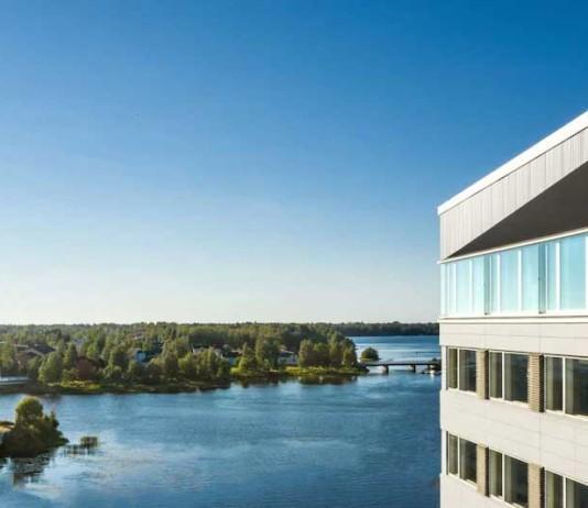 Testikohteena huone merinäköalalla Oulussa – Löytyykö hotellin omilta sivuilla halvin hinta? Hotellihuone merinäköalalla Oulussa